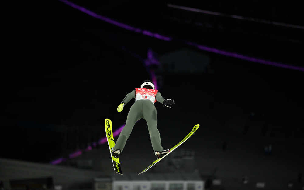 半岛体育下载入口官网-斯洛文尼亚选手在滑雪比赛中表现出色