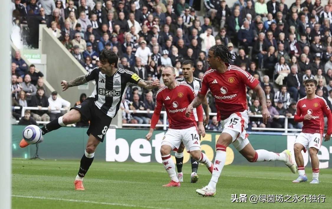 半岛体育官网平台-热刺遭遇惨败，英超前四名之争陷入泥潭