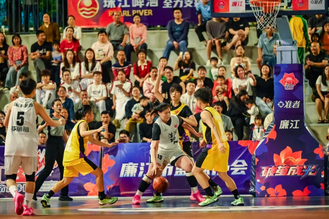 半岛体育官网下载-体育新闻热议中！篮球联赛掀起热潮！的简单介绍